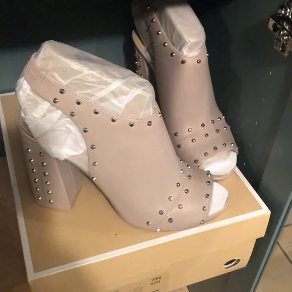 New mk astor booties. - Picture 2 of 4